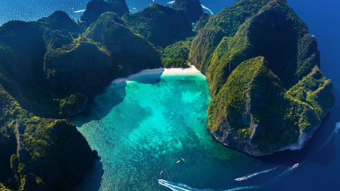 Ada berbagai tempat wisata di Asia Tenggara yang dapat Anda kunjungi, salah satunya dari Indonesia. Yuk, cek selengkapnya melalui rekomendasinya di bawah ini.
